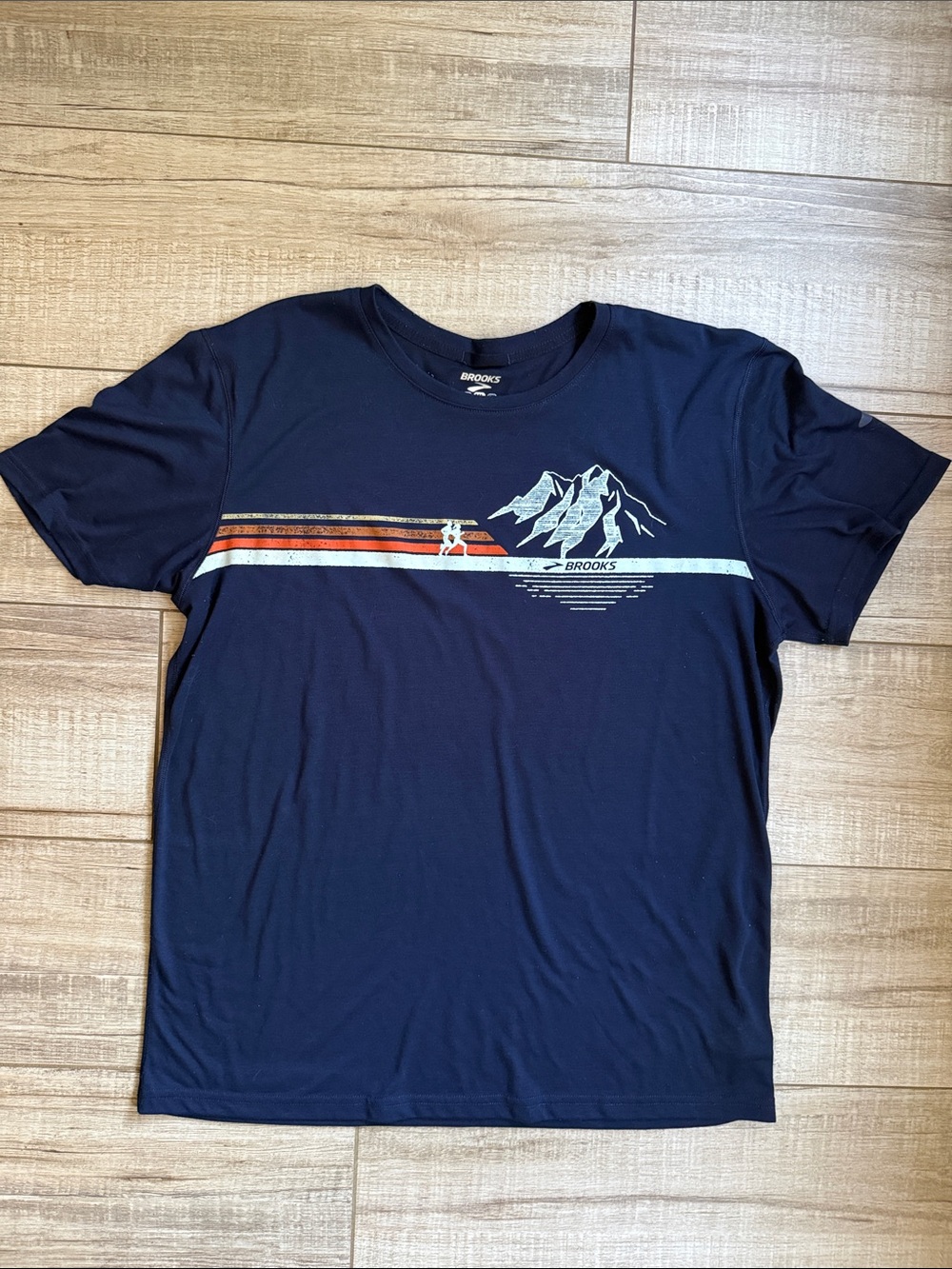 Brooks Men's XL Navy Mountain Stripe Running Graphic T-Shirt (Fits M/L)